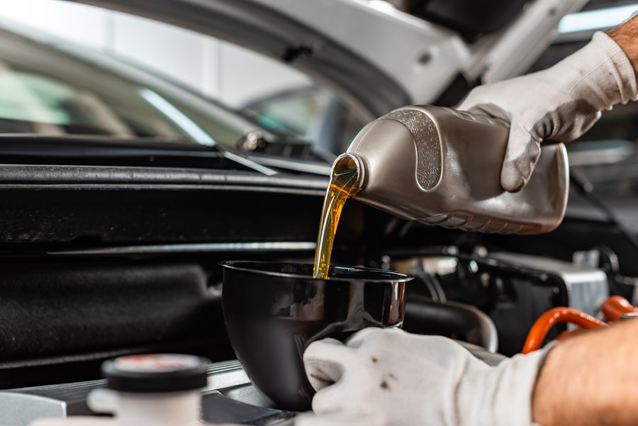 ¿Se preocupan los clientes del taller por el nivel del lubricante del motor? Ofrece cambios de aceite a la altura de su preocupación
